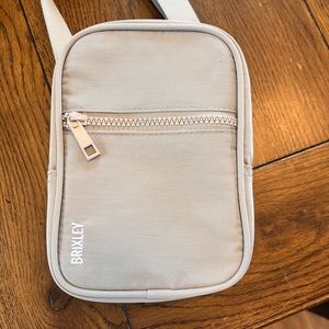 Brixley Bag Crossbody Sling in Fog